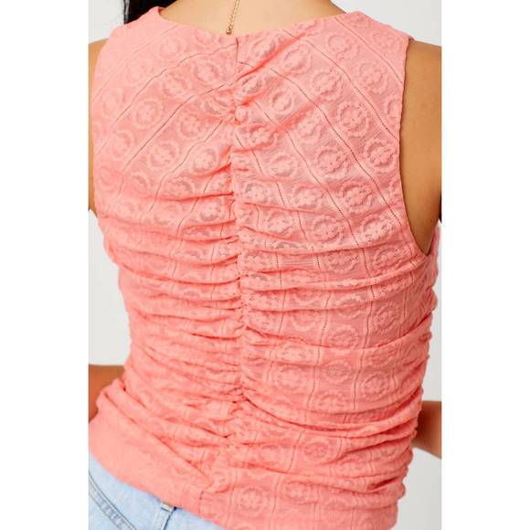 NEW MYSTREE floral ruched tank top in coral - Picture 5 of 5